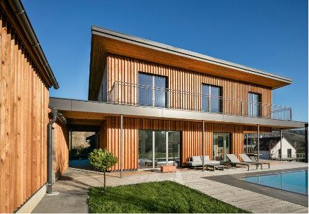 Nachhaltigkeit, Holzhaus mit Pool